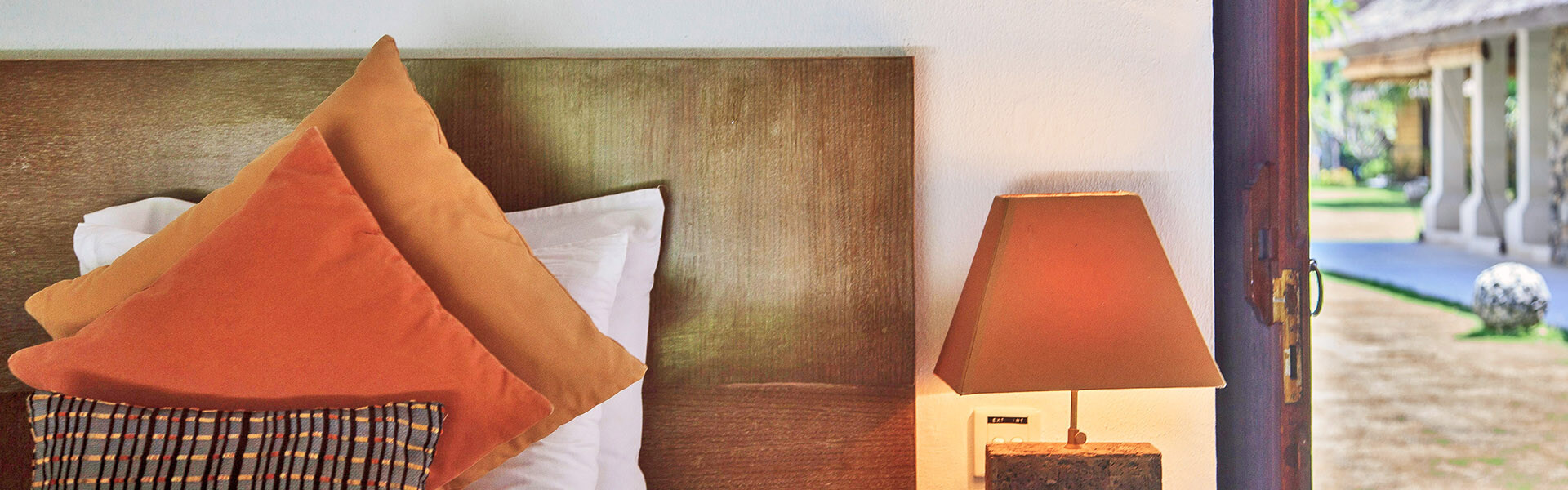 Villa Sepoi Sepoi - Orange bedroom setting